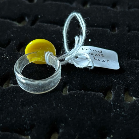HANDBLOWN GLASS RING, HAPPY FACE, LADIES SIZE 6, CLEAR WITH YELLOW AND BLACK, - Picture 2 of 3